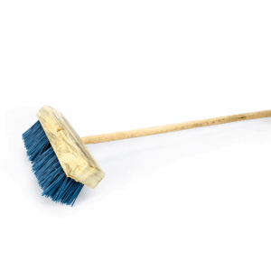 ESCOBON PLASTICO C/CABO 14"